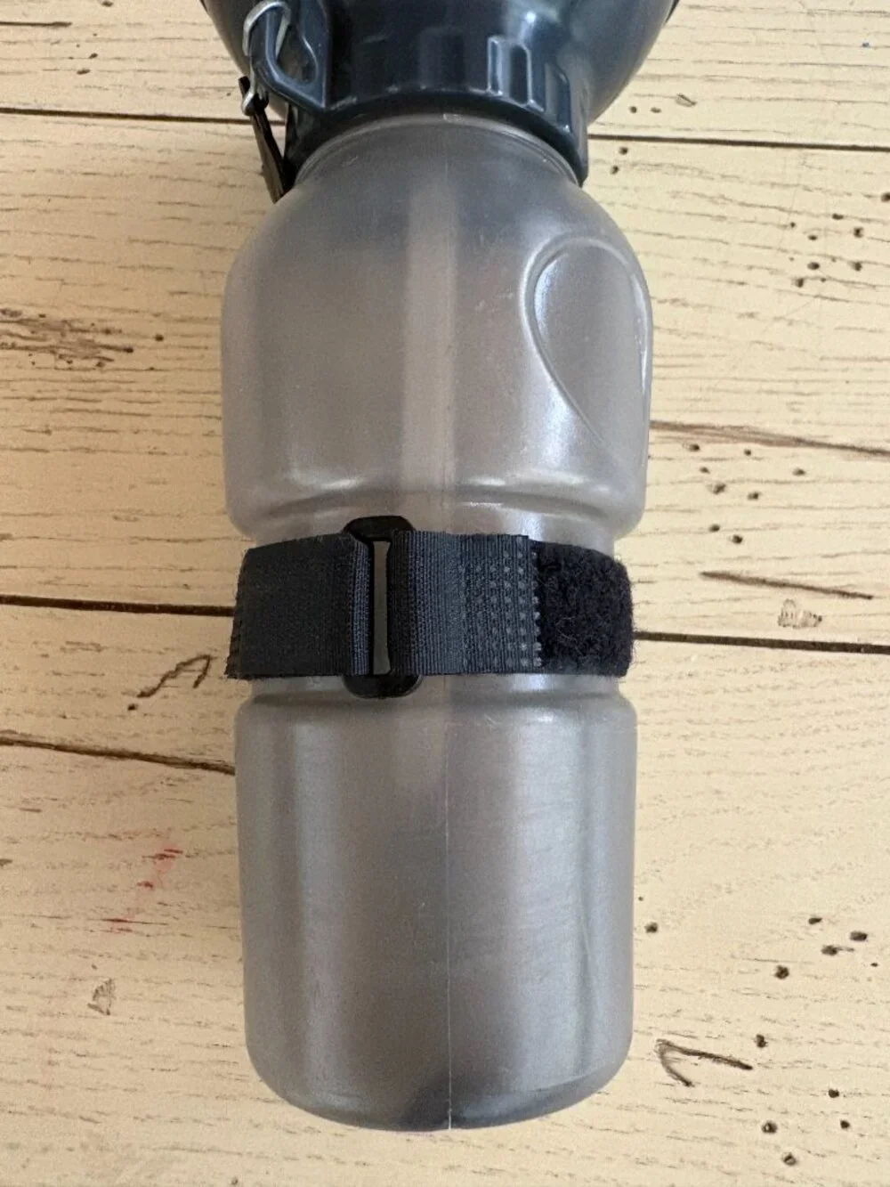 Highwave AutoDogMug Portable Dog Water Bottle & Bowl, Smoke, 20-oz bottle